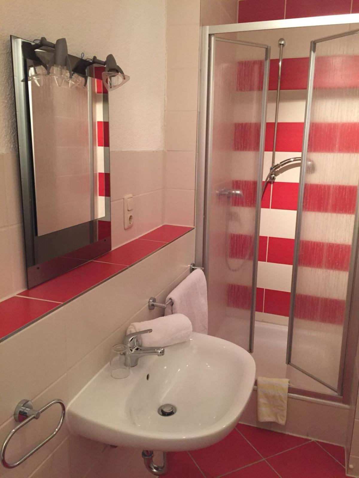 Hotel Konditorei Cafe Dora Münchberg Екстериор снимка