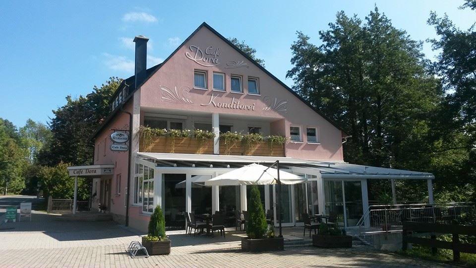 Hotel Konditorei Cafe Dora Münchberg Екстериор снимка